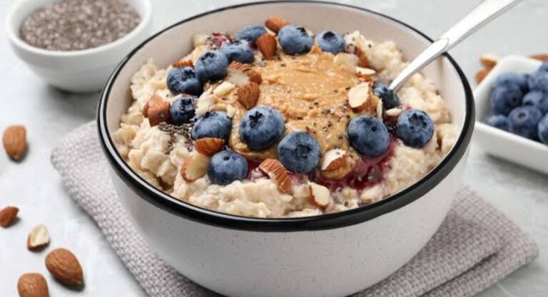 Healthy nighttime snacks like Greek yogurt, cottage cheese, nuts, and kiwi that support fat loss and healthy eating before bed.