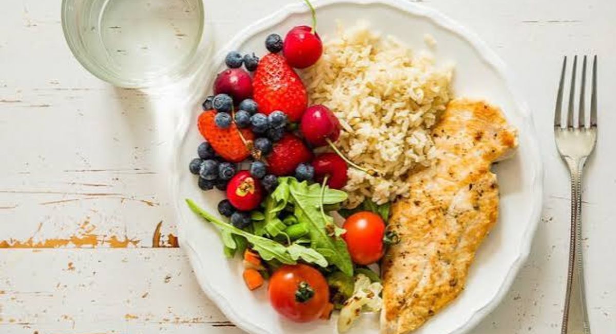 Person enjoying healthy meals and regular exercise to lose weight naturally without counting calories using simple, sustainable habits daily.