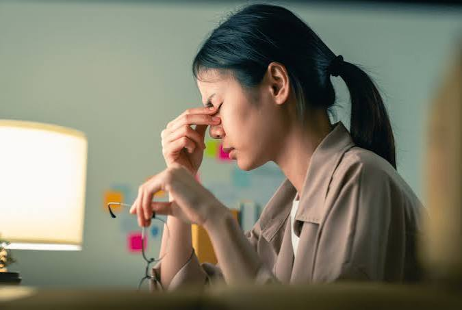 How Stress and Cortisol Affect Weight Gain